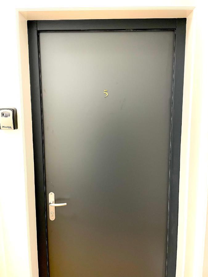 Residence Adam A Part Валенсиен Екстериор снимка