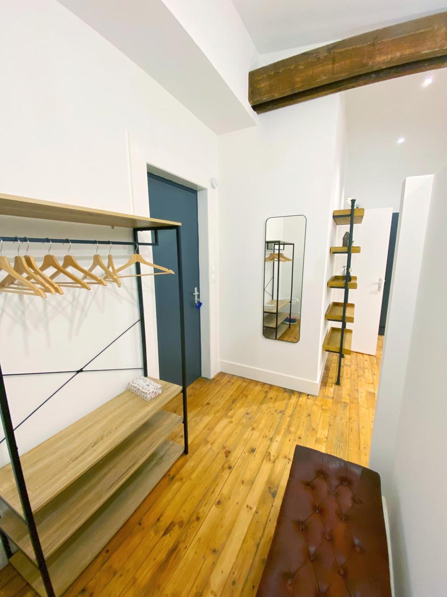 Residence Adam A Part Валенсиен Екстериор снимка