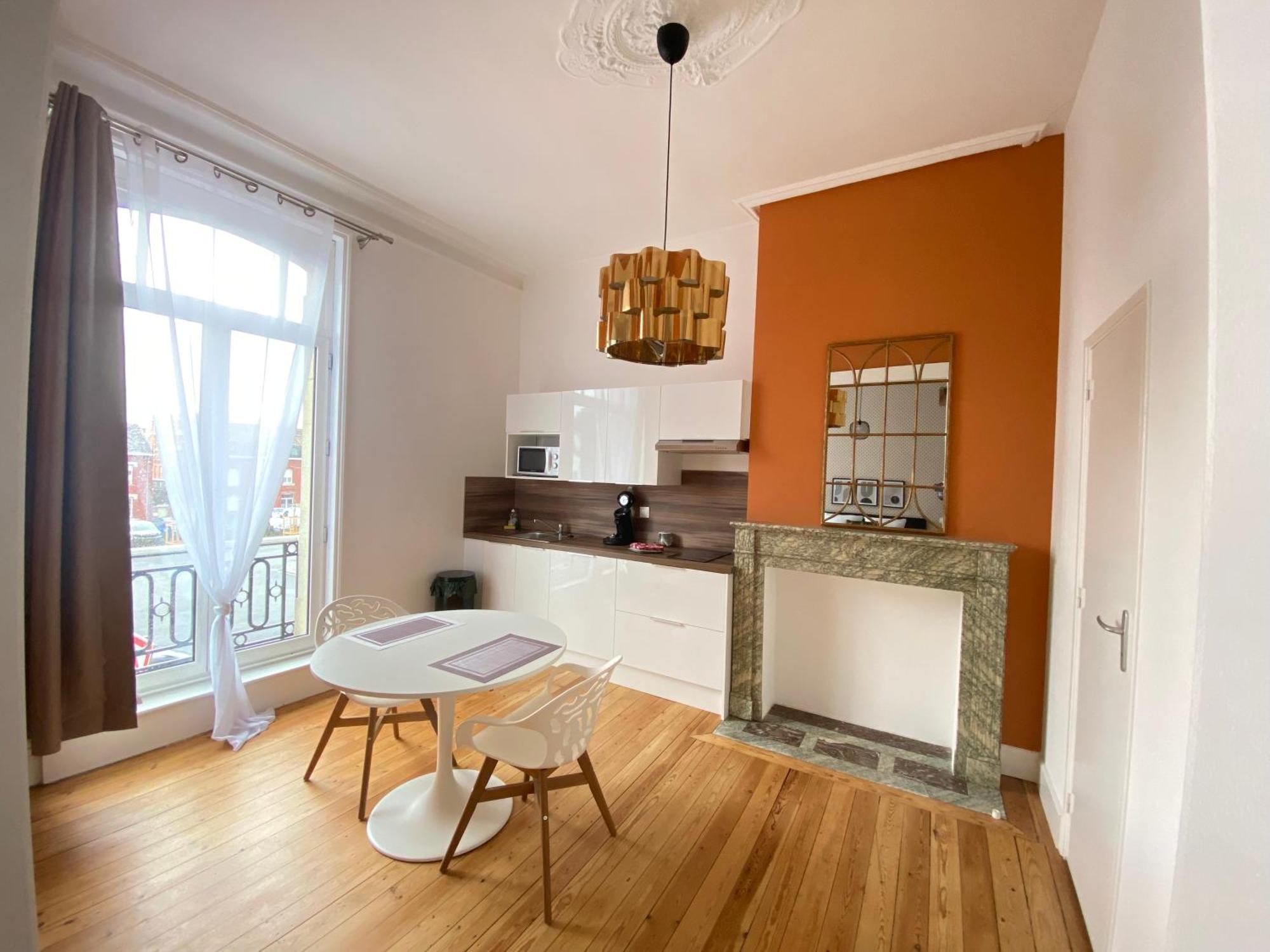 Residence Adam A Part Валенсиен Стая снимка