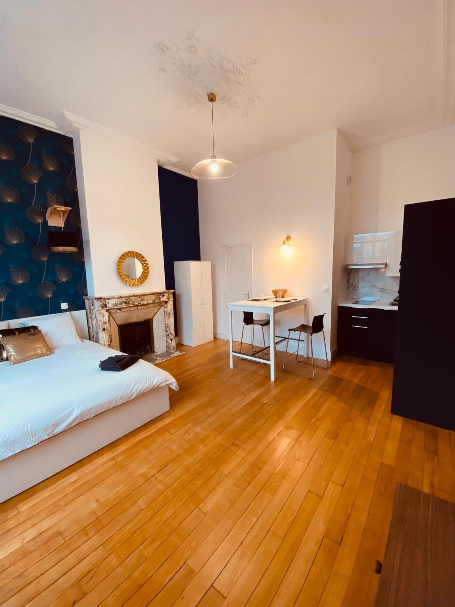 Residence Adam A Part Валенсиен Стая снимка